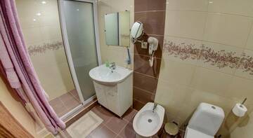 Фото номера Улучшенный двухместный номер с 2 отдельными кроватями Гостевой дом Libertyclub &amp; SPA г. Саратов 6