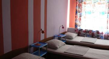 Фото номера Стандартный трехместный номер Хостел Five Stars г. Саратов 4