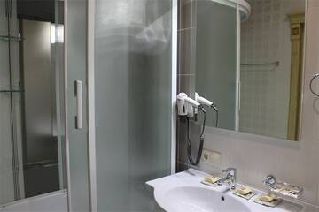 Фото номера Комфорт трехместный Гостиничный комплекс Акрополис г. Саратов 3